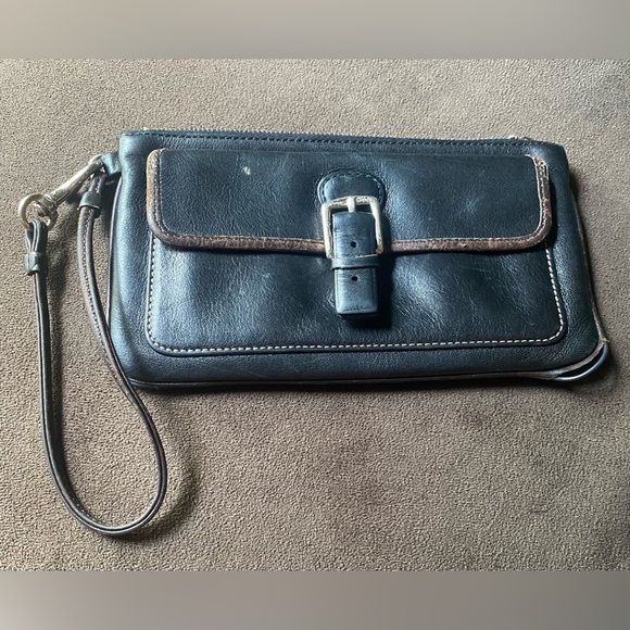 Coach Handbags - Vintage coach wristlet